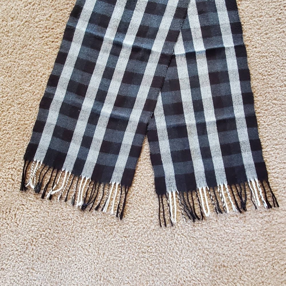 Chic Black and White Plaid Scarf - Picture 3 of 5